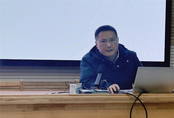 luck18平台高三年级召开阶段性学情分析会(图3) luck18平台高三年级召开阶段性学情分析会(图3)