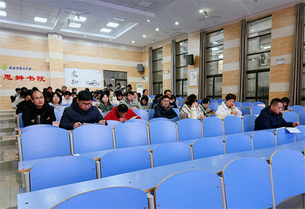 luck18平台高三年级召开阶段性学情分析会(图1) luck18平台高三年级召开阶段性学情分析会(图1)