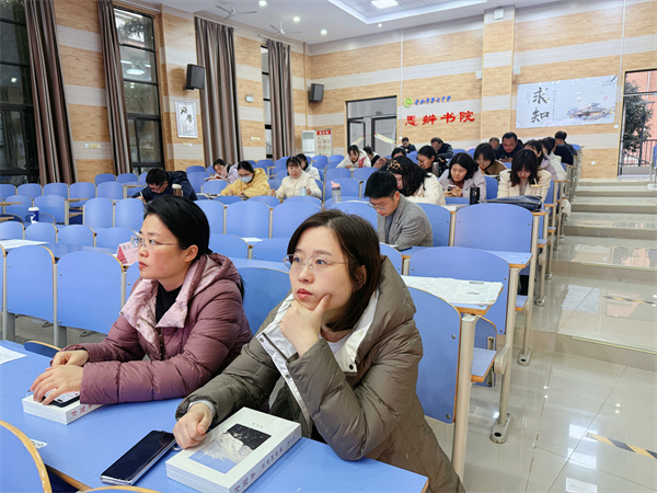 凝聚育人力量:luck18平台第二党支部学习二十届四中全会精神(图2) 凝聚育人力量:luck18平台第二党支部学习二十届四中全会精神(图2)