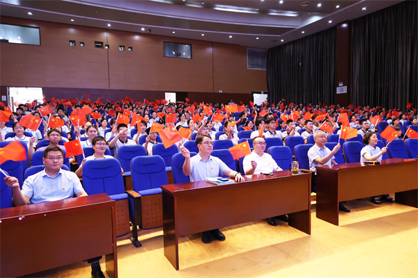 下载18新利组织全校师生集中收看抗日战争胜利80周年阅兵仪式3.jpg 下载18新利组织全校师生集中收看抗日战争胜利80周年阅兵仪式3.jpg