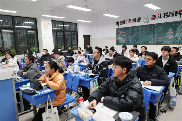 luck18平台防诈骗防欺凌专题讲座筑牢校园安全屏障(图2) luck18平台防诈骗防欺凌专题讲座筑牢校园安全屏障(图2)