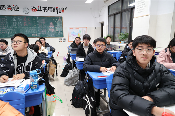 luck18平台防诈骗防欺凌专题讲座筑牢校园安全屏障(图5) luck18平台防诈骗防欺凌专题讲座筑牢校园安全屏障(图5)