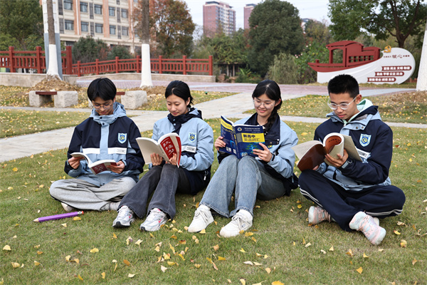 学生看书3.jpg