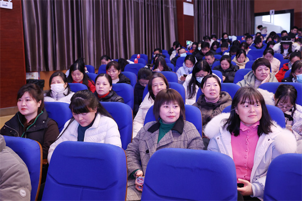 luck18平台召开2025-2026学年度第一学期期末全体教职工大会(图5) luck18平台召开2025-2026学年度第一学期期末全体教职工大会(图5)