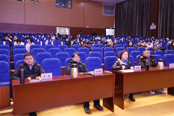 luck18平台召开2025-2026学年度第一学期期末全体教职工大会(图3) luck18平台召开2025-2026学年度第一学期期末全体教职工大会(图3)