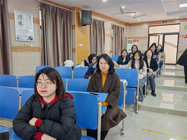 luck18平台高二年级召开新学期全体教师会(图3)