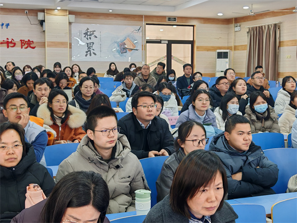 luck18平台高二年级召开新学期全体教师会(图1)