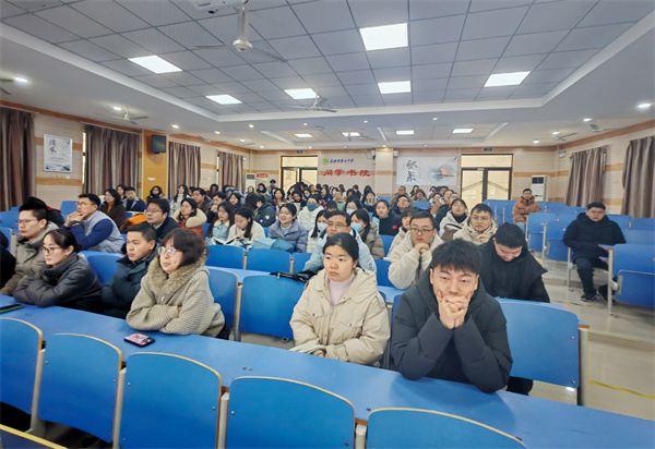luck18平台高二年级召开新学期全体教师会(图4)