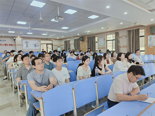 luck18平台高二年级开展期中教学检查与学情分析会(图1) luck18平台高二年级开展期中教学检查与学情分析会(图1)