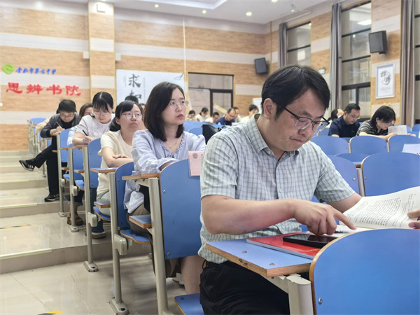 luck18平台第二党支部召开全体党员大会(图4)