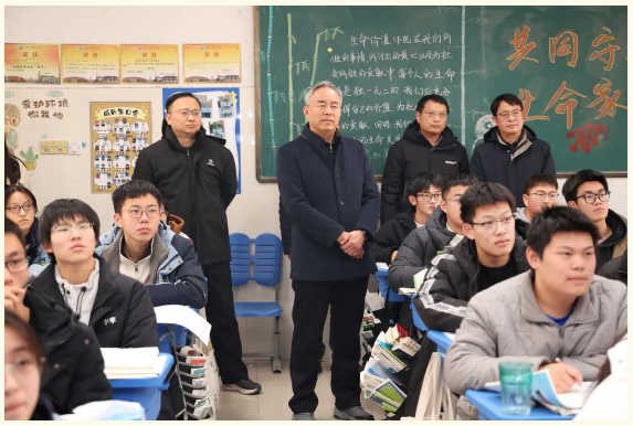 七中·底色|一年获奖140余人次!luck18平台的“硬核”师资是如何炼成的?(图3) 七中·底色|一年获奖140余人次!luck18平台的“硬核”师资是如何炼成的?(图3)