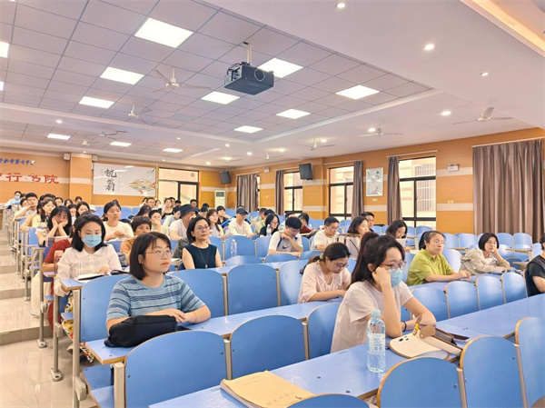 luck18平台2027届高三召开第一次集体备课启动会(图2) luck18平台2027届高三召开第一次集体备课启动会(图2)