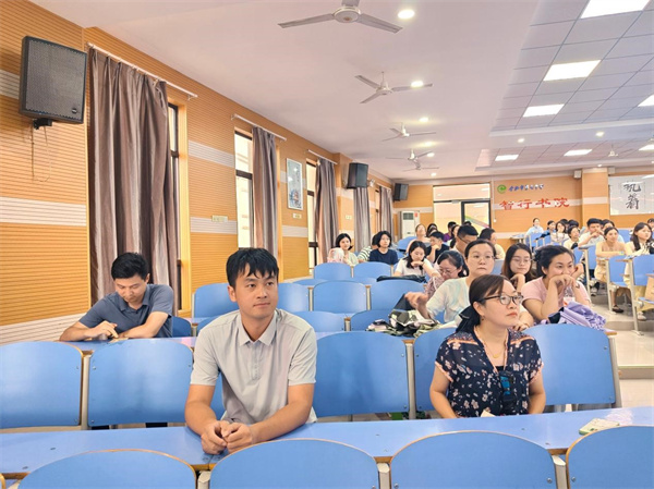 luck18平台2027届高三召开第一次集体备课启动会(图1) luck18平台2027届高三召开第一次集体备课启动会(图1)