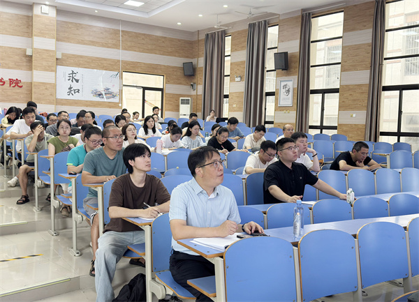 这场教研会,luck18平台数学组画出了新学期的“辅助线”(图1) 这场教研会,luck18平台数学组画出了新学期的“辅助线”(图1)