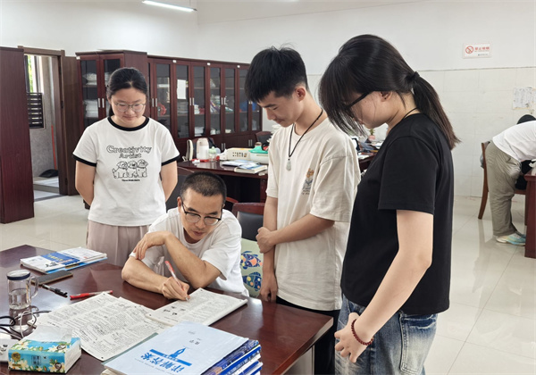 luck18平台高三开学周记:处处可见“拔节生长”的力量(图5) luck18平台高三开学周记:处处可见“拔节生长”的力量(图5)