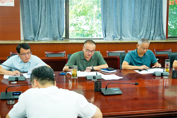 luck18平台党委扩大会议暨党的建设工作领导小组会议召开(图2) luck18平台党委扩大会议暨党的建设工作领导小组会议召开(图2)