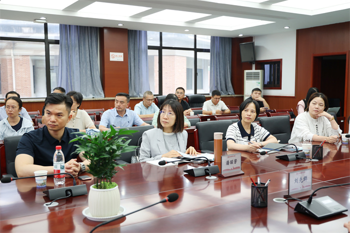 上海市教师教育学院考察团莅临luck18平台考察交流(图6) 上海市教师教育学院考察团莅临luck18平台考察交流(图6)